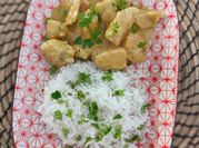 Una foto di petto di pollo riso basmati
