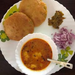 A picture of Chole Puri.