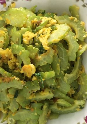 Hình của món Khổ qua xào trứng.