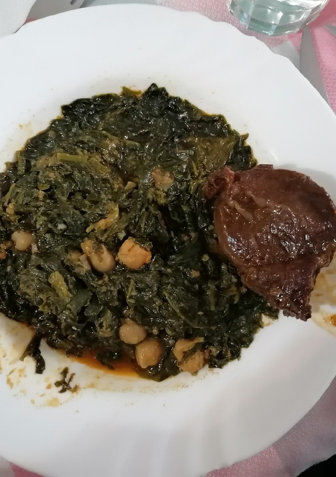Una foto de Espinacas de la abuela con carrillada