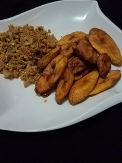 Fried plantain with egg sauce ainihin hoton girkin