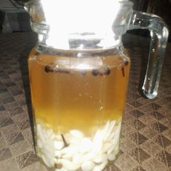 A picture of Garlic vinegar Pickles.