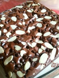 Foto resep Chocolate chips almonds brownies yummy