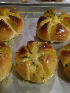 Foto resep Korean Garlic Cheese Bread Tanpa Cream Cheese