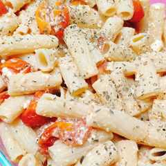 Una foto de Pasta con tomates cherry y queso feta (receta de Instagram)