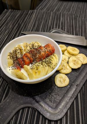 A picture of Banana Strawberry Yogurt.