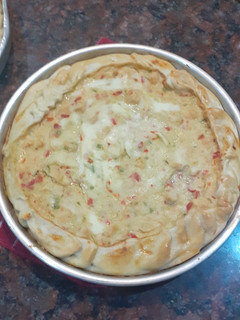Una foto de Tarta de pollo y salsa blanca