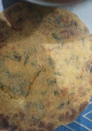 A picture of Makka methi parantha.