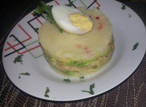 Una foto de Causa Limeña de atún