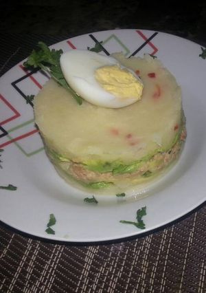 Una foto de Causa Limeña de atún