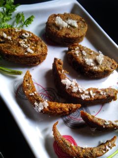 कोथिंबीर वडी (भाजणी पिठाची) (kothimbeer wadi recipe in marathi) रेसिपी चे मुख्य फोटो