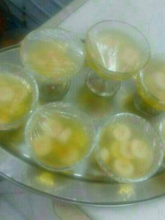 A picture of Banana in jelly.