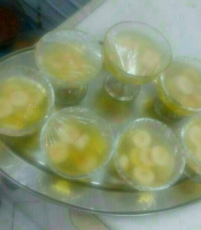 A picture of Banana in jelly.