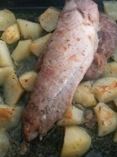 Una foto de Solomillo de cerdo adobado y al horno