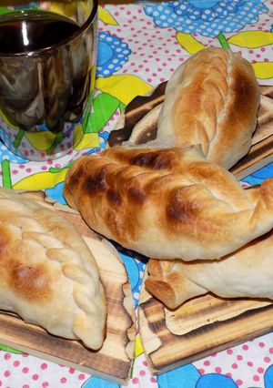 Una foto de Empanadas de bola de lomo (cortada a cuchillo) al horno