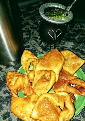 Una foto de Tortas fritas con almíbar