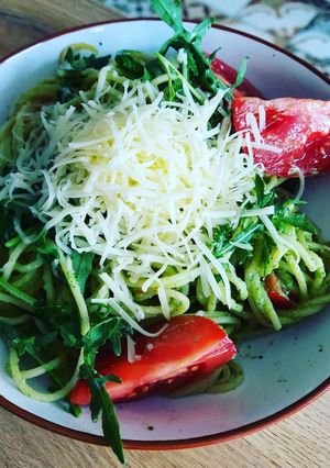 Zdjęcie przepisu Makaron w pietruszkowym pesto.