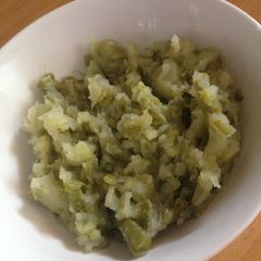 A picture of Green Beans and Potato Mash.