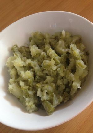 A picture of Green Beans and Potato Mash.