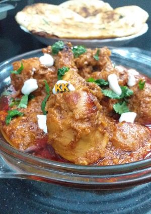 A picture of Butter Chicken gravy with drumsticks 😋.
