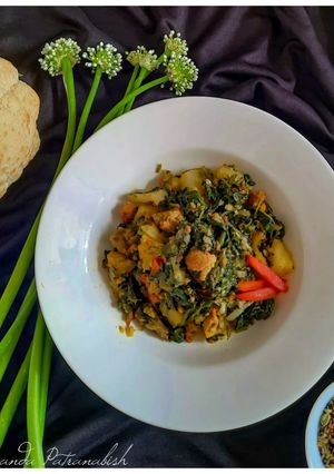 বড়ি ভাজা দিয়ে শীতকালীন পালং (Spinach with winter vegetables recipe in bengali) রেসিপির প্রধান ছবি