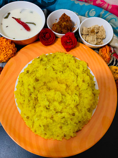 कढ़ी मूंग दाल खिचड़ी (Kadhi moong dal khichdi recipe in Hindi) रेसिपी मुख्य फोटो