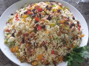 Una foto de arroz puerro bacón