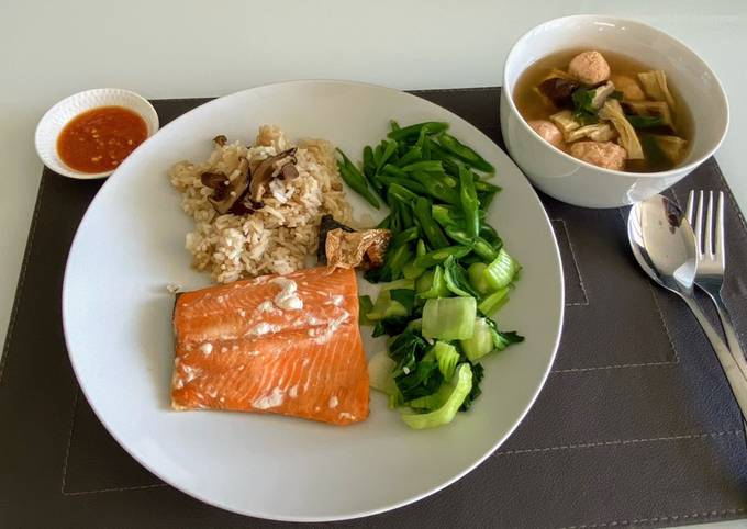 Easy Menu Clean#6 Salmon, Bok Choy with brown rice‼️