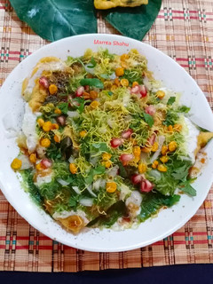 अरबी के पत्तो की पकौड़ा चाट (Arbi ke patto ki pakoda chaat recipe in hindi) रेसिपी मुख्य फोटो