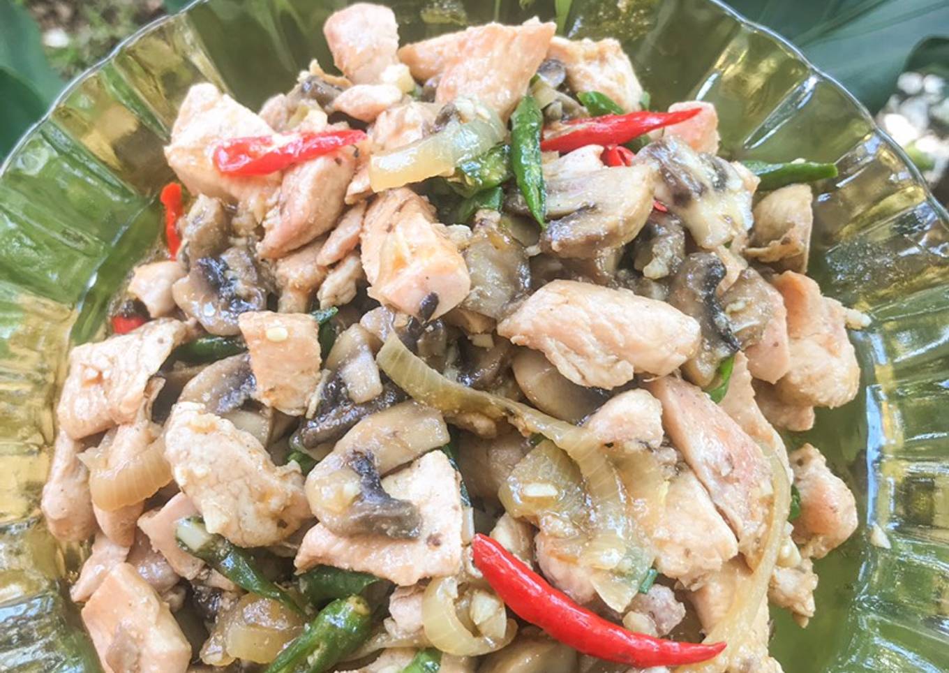Ayam tumis jamur