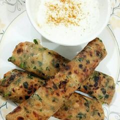 A picture of Methi parantha.