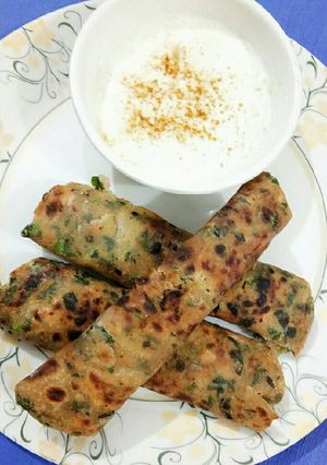 A picture of Methi parantha.