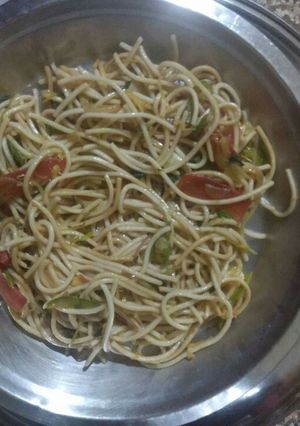 A picture of Veg chow mein.