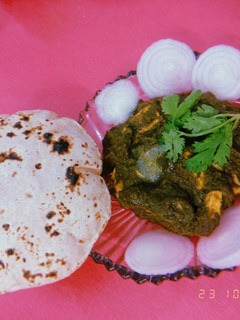 પાલક પનીર (Palak paneer recipe in gujarati) રેસીપી મુખ્ય ફોટો