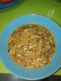 Una foto de Espinacas en salsa con huevos