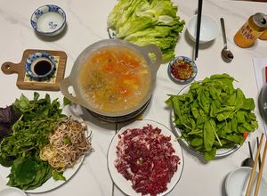 Hình của món Lẩu bò nhúng mẻ.