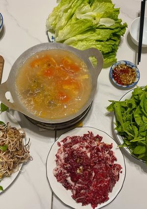 Hình của món Lẩu bò nhúng mẻ.