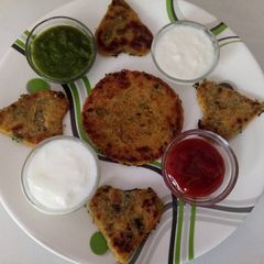 A picture of Jowar methi paratha.