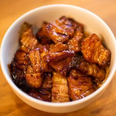 A picture of Butadon: pork bowl.