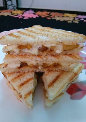 A picture of Apple Raisin Bread Sandwich.