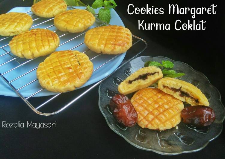 Langkah Mudah untuk Menyiapkan Cookies Margaret Kurma Coklat, Menggugah Selera