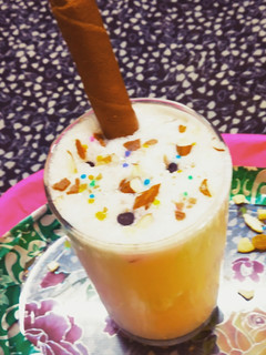 वनीला मिल्क शेक (vanilla milkshake recipe in Hindi) रेसिपी मुख्य फोटो
