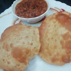 A picture of Puri chana.