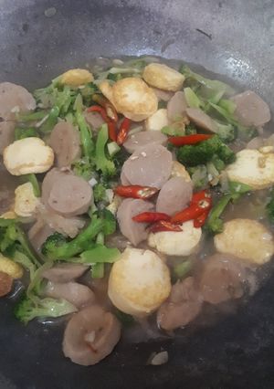Foto resep Cah brokoli bakso kuah 👩‍🍳