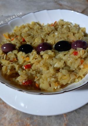 Une photo de Salade de Piment fort/ hmiss🌶🧄🫒🍞