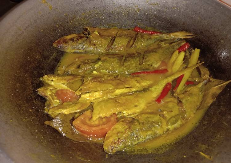 Resep Ikan kembung goreng bumbu kuning Anti Gagal