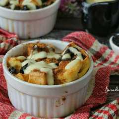รูปของ Puding roti dengan vanilla custard