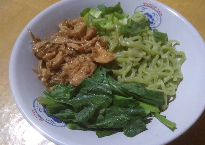 Mie ijo ayam kecap