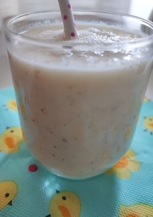 Una foto de Batido de yogurt, plátano y kiwi