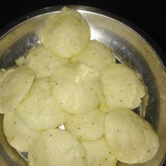 A picture of Rava idli.